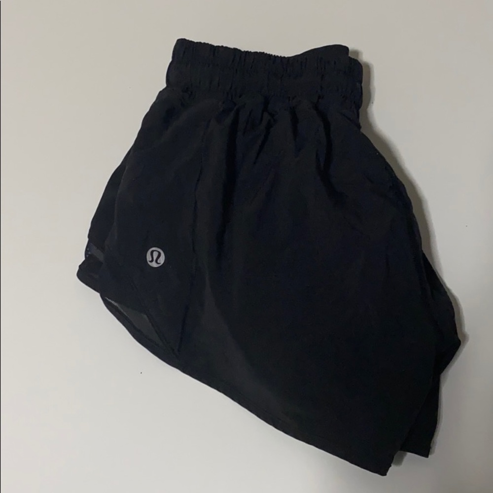 Lululemon Hotty Hot Short II  2.5"